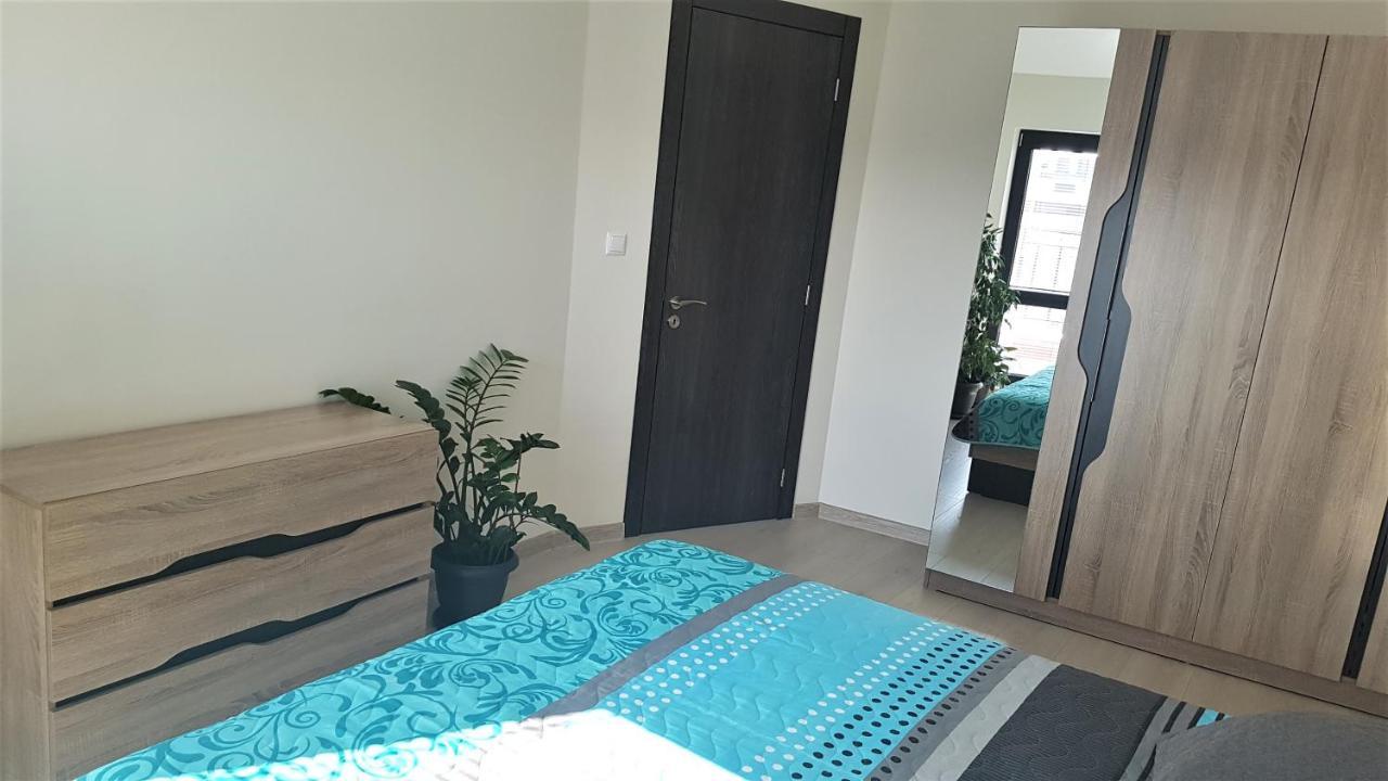 Azzurro-Top floor apartment in quiet neighborhood, Free private parking Varna Buitenkant foto