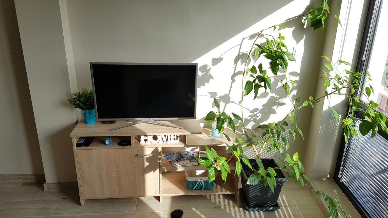 Azzurro-Top floor apartment in quiet neighborhood, Free private parking Varna Buitenkant foto