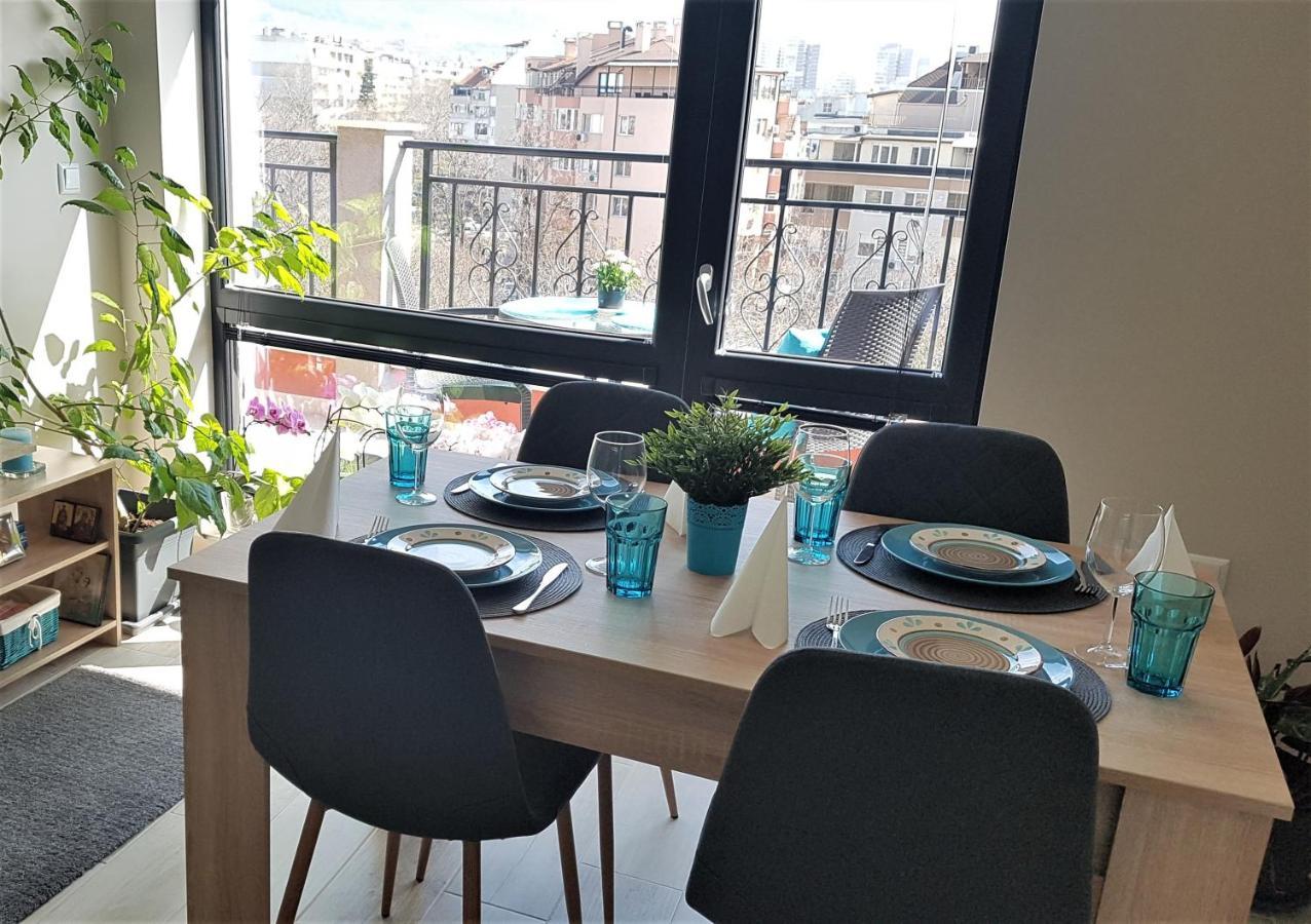 Azzurro-Top floor apartment in quiet neighborhood, Free private parking Varna Buitenkant foto