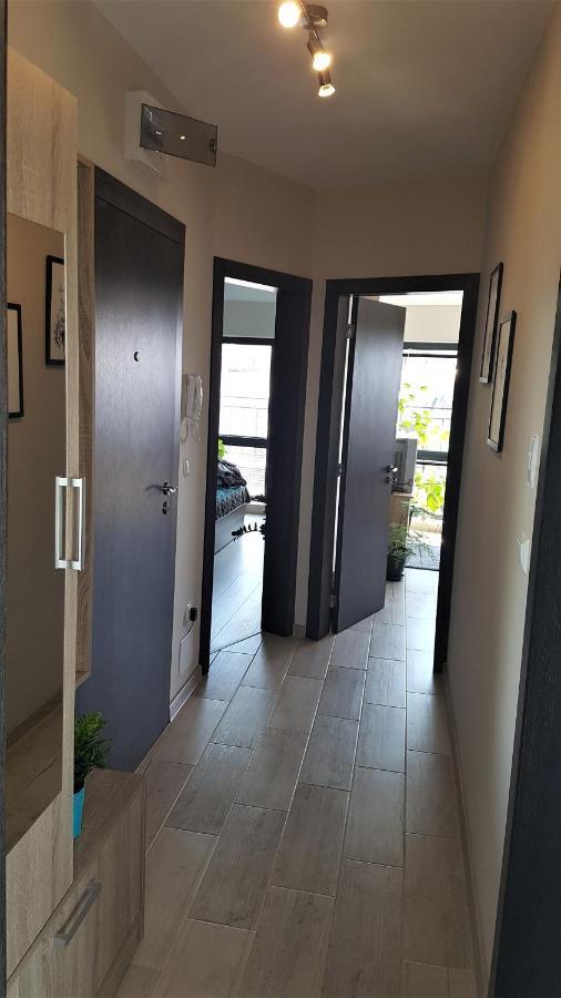 Azzurro-Top floor apartment in quiet neighborhood, Free private parking Varna Buitenkant foto